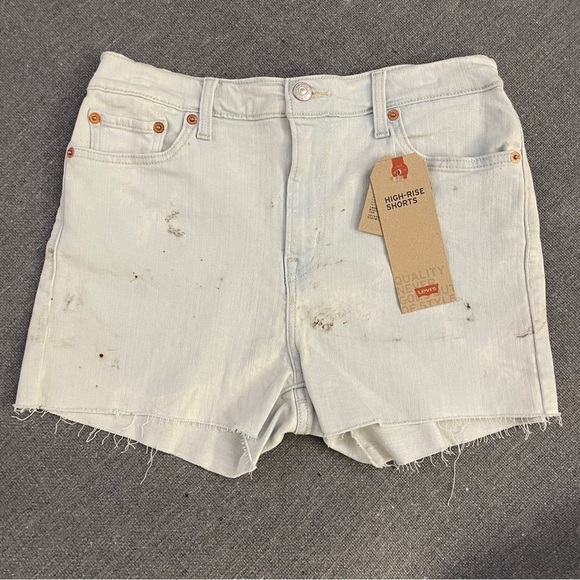 Levi’s High Rise Distressed Shorts NWT - Picture 1 of 10